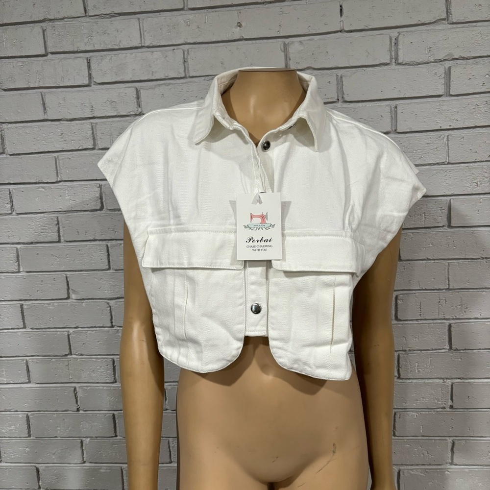 White Cropped‎ Button-Up Top